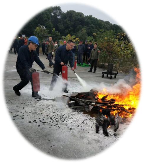 星空体育·（中国）官方网站急救安全知识培训暨应急疏散和消防灭火演练活动报道(图11)